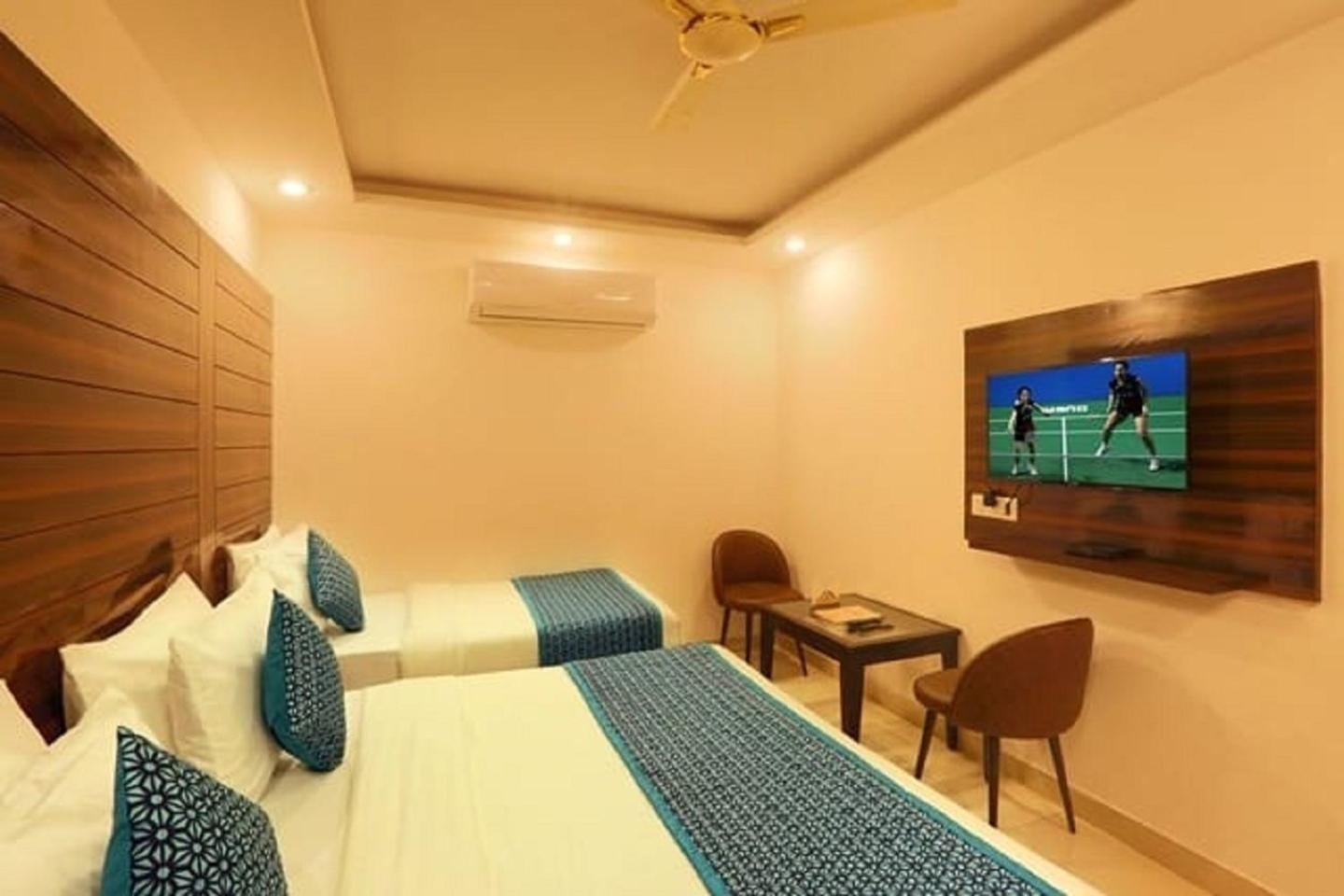 Hotel Chanakya Inn Nueva Delhi Exterior foto